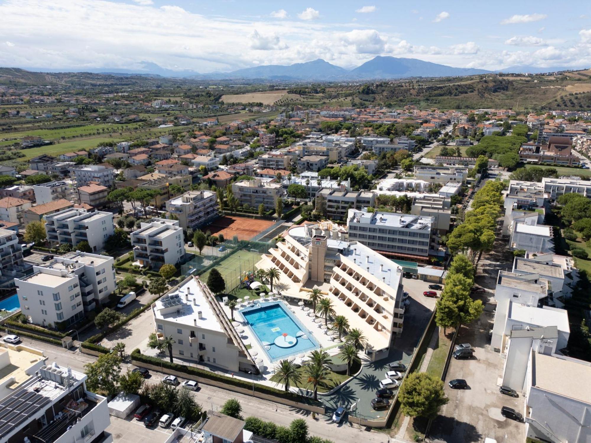 מרטינסיקורו Park Hotel & Dependance Con Spiaggia מראה חיצוני תמונה